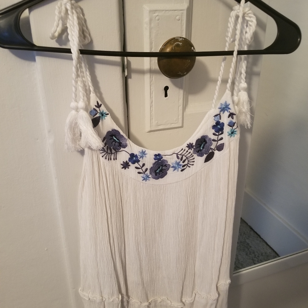 Arizona Jean's white tank w/blue flowers Size L